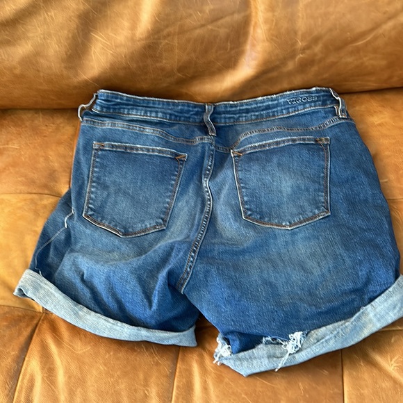 Vigoss denim distressed shorts - Picture 2 of 4